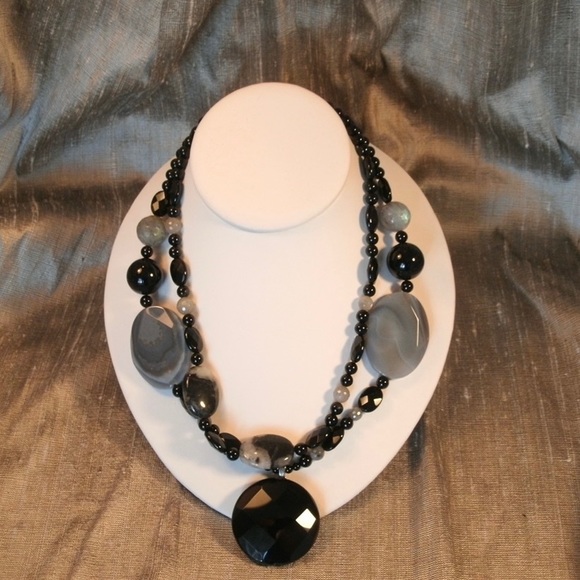 Botswana Agate with Onyx - Picture 1 of 2